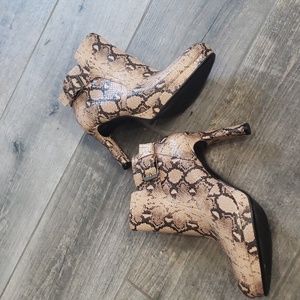 NWOT Naturalizer Snakeprint Boots